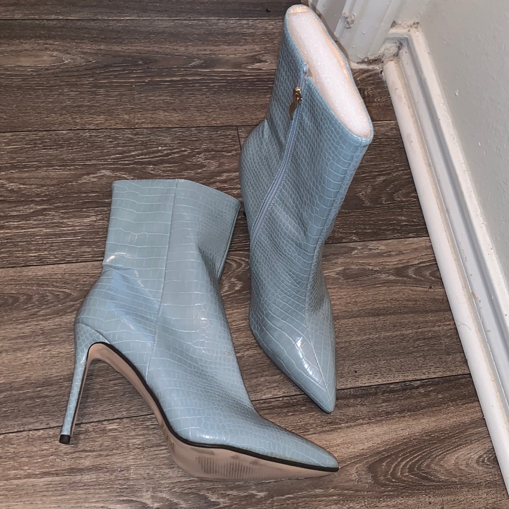 New fashion nova snake  boots